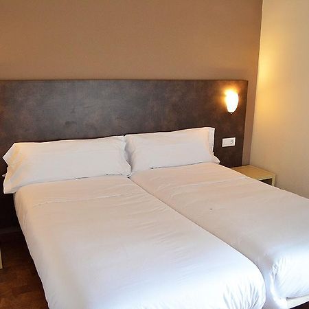 Hostal Restaurante Los Mellizos Guarroman Екстер'єр фото