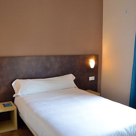 Hostal Restaurante Los Mellizos Guarroman Екстер'єр фото